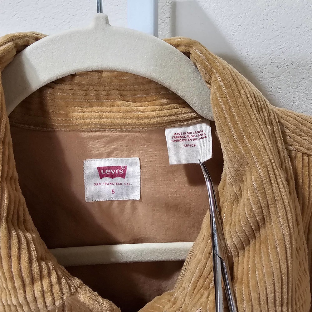 LEVI'S Remi Tan Colored Button Down Long Sleeve Corduroy Shirt sz S - Picture 5 of 11